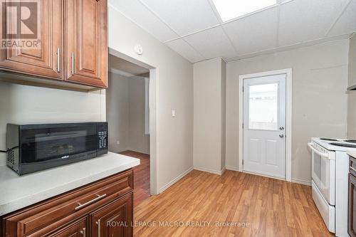105 Gertrude Street, Hamilton, ON - Indoor Photo Showing Kitchen