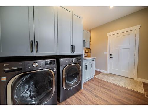 891 46Th Avenue S, Cranbrook, BC - Indoor Photo Showing Laundry Room
