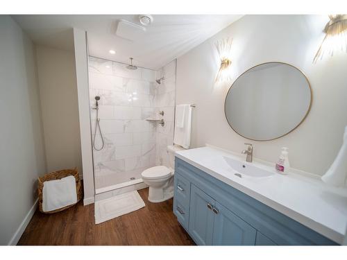 891 46Th Avenue S, Cranbrook, BC - Indoor Photo Showing Bathroom