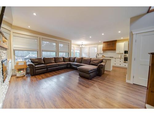 891 46Th Avenue S, Cranbrook, BC - Indoor Photo Showing Living Room