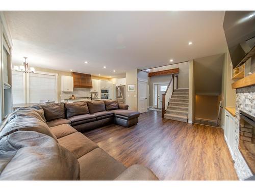 891 46Th Avenue S, Cranbrook, BC - Indoor Photo Showing Living Room