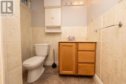 104 Wawanosh Ave, Sault Ste Marie, ON - Indoor Photo Showing Bathroom