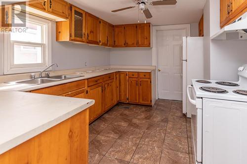 521 Douglas St, Sault Ste Marie, ON - Indoor Photo Showing Kitchen With Double Sink