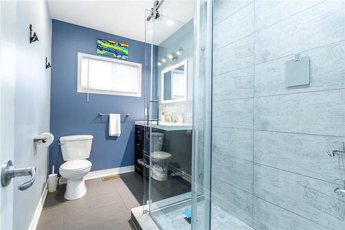 354 Lakewood Avenue, Fort Erie, ON - Indoor Photo Showing Bathroom