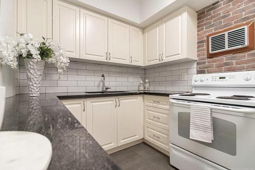 275 Herkimer Street, Hamilton, ON - Indoor Photo Showing Kitchen With Double Sink