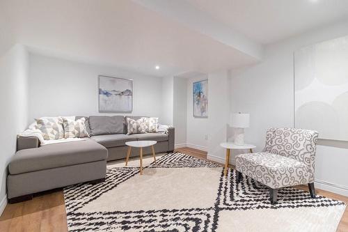 275 Herkimer Street, Hamilton, ON - Indoor Photo Showing Living Room