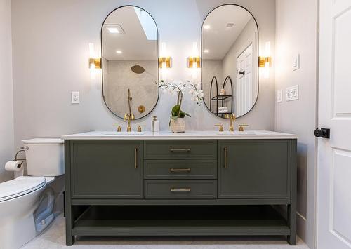 198 Penn Drive, Burlington, ON - Indoor Photo Showing Bathroom