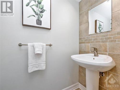 222 Walden Drive, Ottawa, ON - Indoor Photo Showing Bathroom