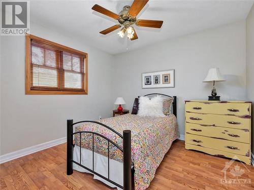 222 Walden Drive, Ottawa, ON - Indoor Photo Showing Bedroom