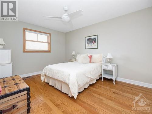 222 Walden Drive, Ottawa, ON - Indoor Photo Showing Bedroom