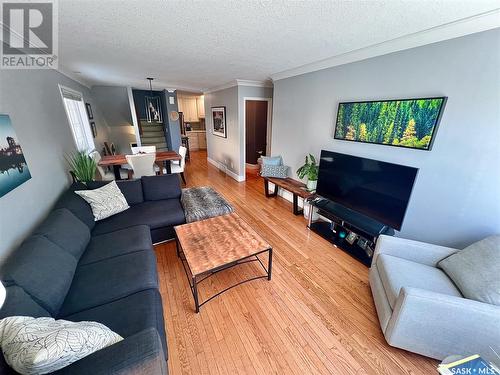 337 10Th Street E, Saskatoon, SK - Indoor Photo Showing Living Room