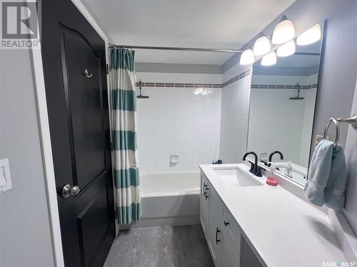 337 10Th Street E, Saskatoon, SK - Indoor Photo Showing Bathroom