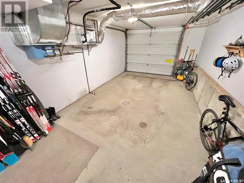 337 10Th Street E, Saskatoon, SK - Indoor Photo Showing Garage