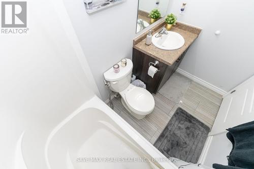 B12 - 190 Century Hill Drive, Kitchener, ON - Indoor Photo Showing Bathroom