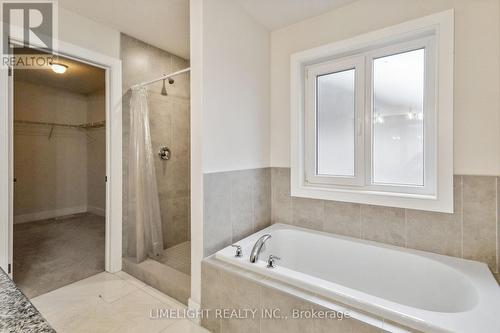 872 Zaifman Circ, London, ON - Indoor Photo Showing Bathroom
