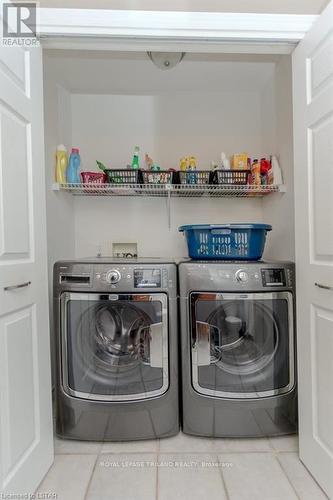 852 Richmond St, Thames Centre, ON - Indoor Photo Showing Laundry Room