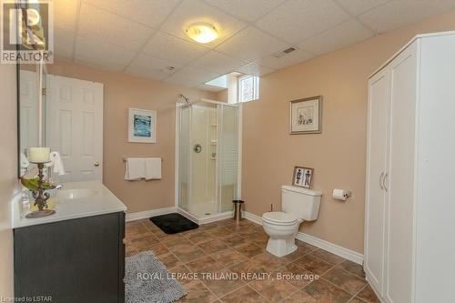 852 Richmond St, Thames Centre, ON - Indoor Photo Showing Bathroom