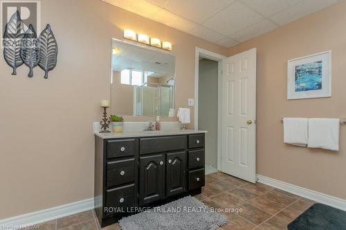 852 Richmond St, Thames Centre, ON - Indoor Photo Showing Bathroom