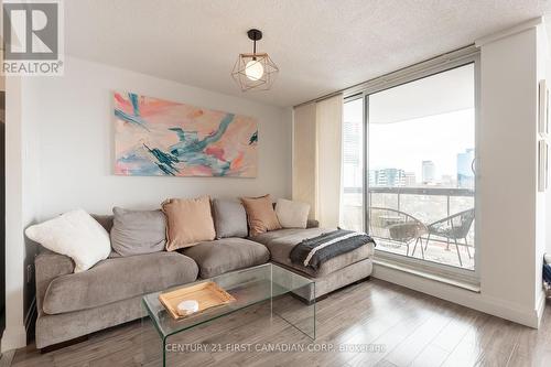#810 -600 Talbot St, London, ON - Indoor Photo Showing Living Room