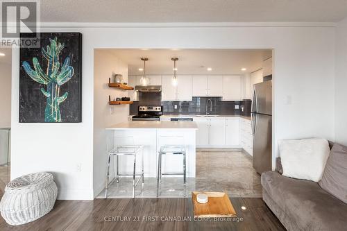 #810 -600 Talbot St, London, ON - Indoor Photo Showing Other Room