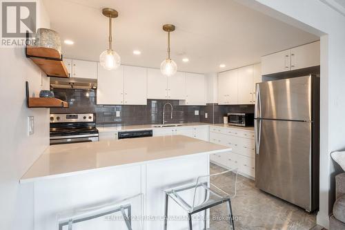 #810 -600 Talbot St, London, ON - Indoor Photo Showing Kitchen With Upgraded Kitchen
