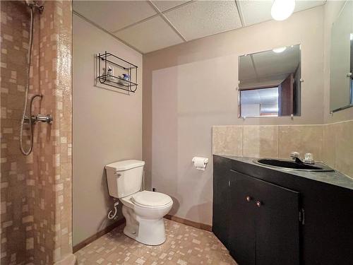 295 Queen Street E, Virden, MB - Indoor Photo Showing Bathroom