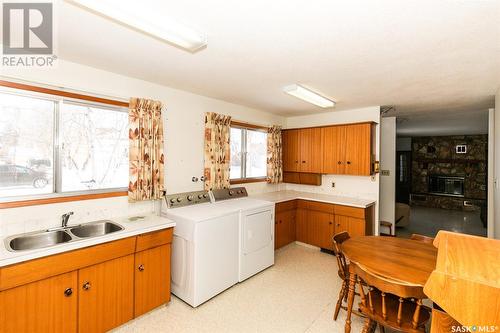 105 Bayne Street, Luseland, SK - Indoor Photo Showing Laundry Room