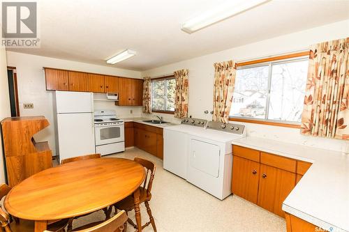 105 Bayne Street, Luseland, SK - Indoor Photo Showing Kitchen With Double Sink