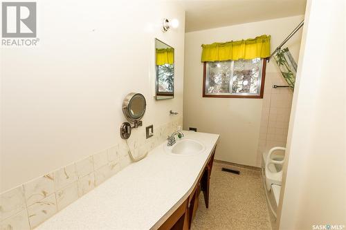 105 Bayne Street, Luseland, SK - Indoor Photo Showing Bathroom