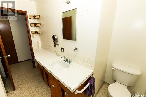 105 Bayne Street, Luseland, SK - Indoor Photo Showing Bathroom