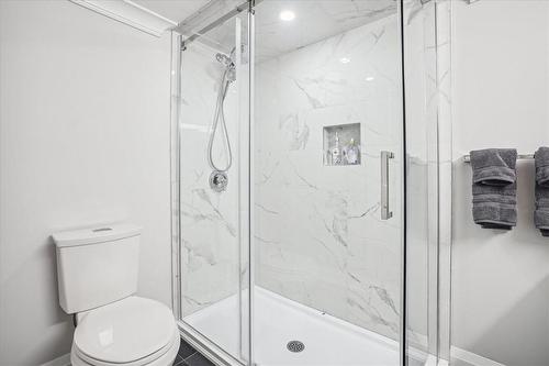 1235 Appleford Lane, Burlington, ON - Indoor Photo Showing Bathroom
