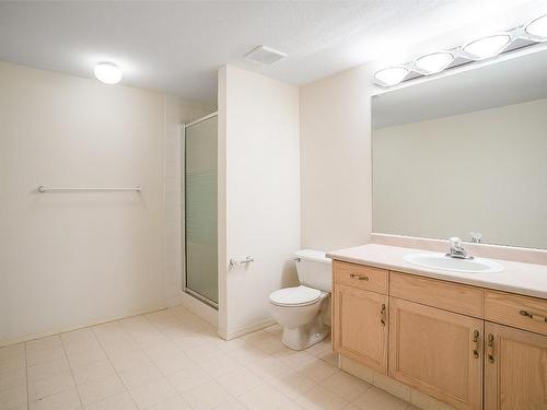 20-1874 Parkview Crescent, Kelowna, BC - Indoor Photo Showing Bathroom