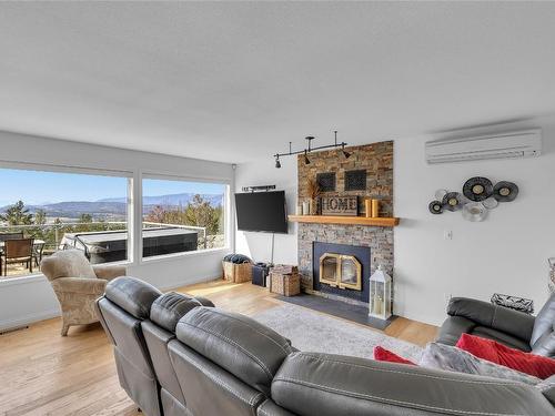 6895 Farmers Drive, Kelowna, BC - Indoor Photo Showing Living Room With Fireplace