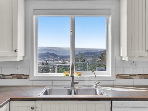 6895 Farmers Drive, Kelowna, BC - Indoor Photo Showing Kitchen With Double Sink