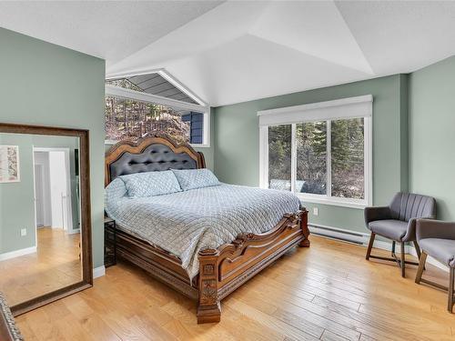6895 Farmers Drive, Kelowna, BC - Indoor Photo Showing Bedroom