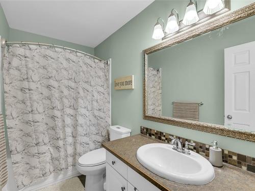 6895 Farmers Drive, Kelowna, BC - Indoor Photo Showing Bathroom