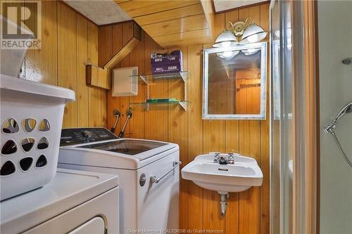 80 Oakland Ave, Moncton, NB - Indoor Photo Showing Laundry Room