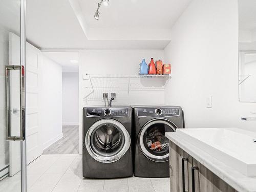 Salle de lavage - 996 Rue Éluard, Laval (Fabreville), QC - Indoor Photo Showing Laundry Room