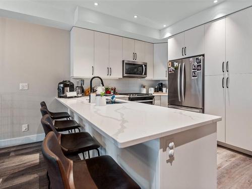 503-110 Ellis Street, Penticton, BC - Indoor Photo Showing Kitchen With Upgraded Kitchen