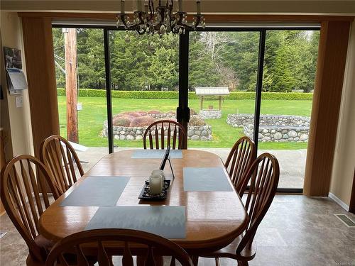 102 Springhill Rd, Port Mcneill, BC - Indoor Photo Showing Dining Room