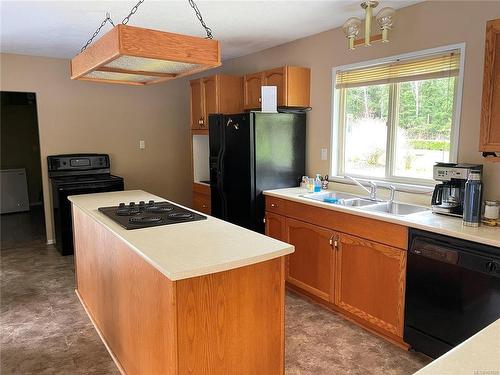 102 Springhill Rd, Port Mcneill, BC - Indoor Photo Showing Kitchen With Double Sink