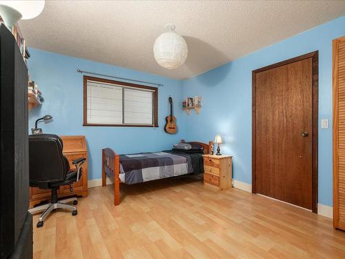 7549 Andrea Cres, Lantzville, BC - Indoor Photo Showing Bedroom