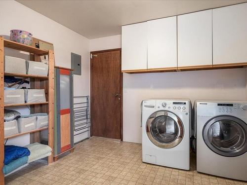 7549 Andrea Cres, Lantzville, BC - Indoor Photo Showing Laundry Room