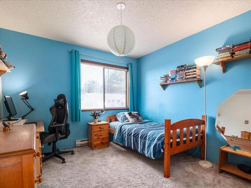 7549 Andrea Cres, Lantzville, BC - Indoor Photo Showing Bedroom
