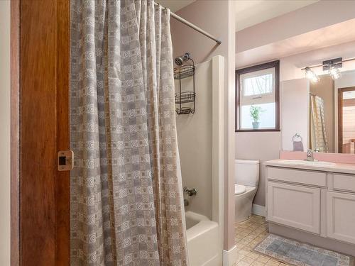 7549 Andrea Cres, Lantzville, BC - Indoor Photo Showing Bathroom