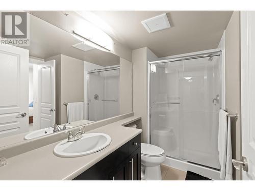 1093 Sunset Drive Unit# 214, Kelowna, BC - Indoor Photo Showing Bathroom