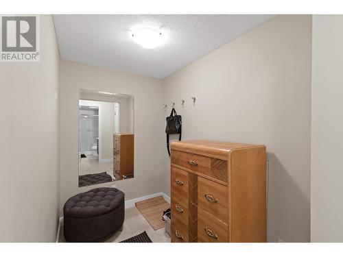 1093 Sunset Drive Unit# 214, Kelowna, BC - Indoor Photo Showing Other Room