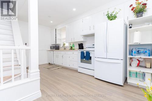 4397 Homewood Avenue, Niagara Falls, ON - Indoor Photo Showing Kitchen
