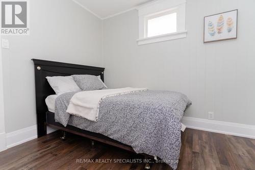 4397 Homewood Avenue, Niagara Falls, ON - Indoor Photo Showing Bedroom