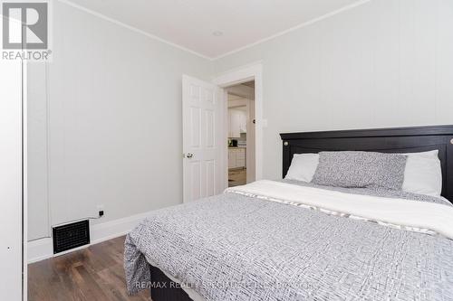 4397 Homewood Avenue, Niagara Falls, ON - Indoor Photo Showing Bedroom